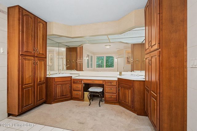 8819 Mountain Brook Dr, Louisville, KY 40272