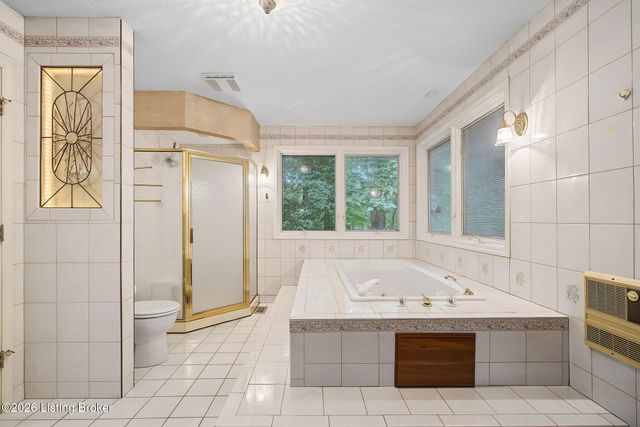 8819 Mountain Brook Dr, Louisville, KY 40272