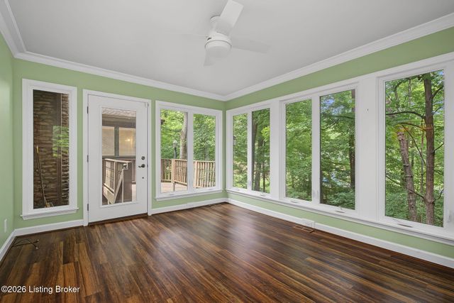 8819 Mountain Brook Dr, Louisville, KY 40272