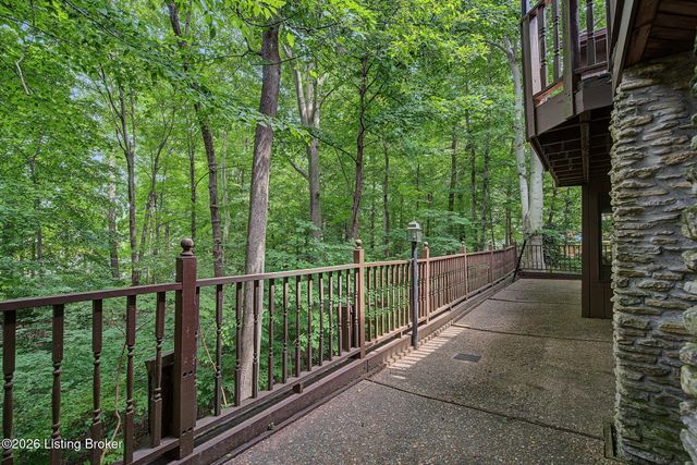 8819 Mountain Brook Dr, Louisville, KY 40272
