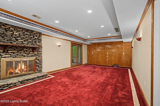 8819 Mountain Brook Dr, Louisville, KY 40272