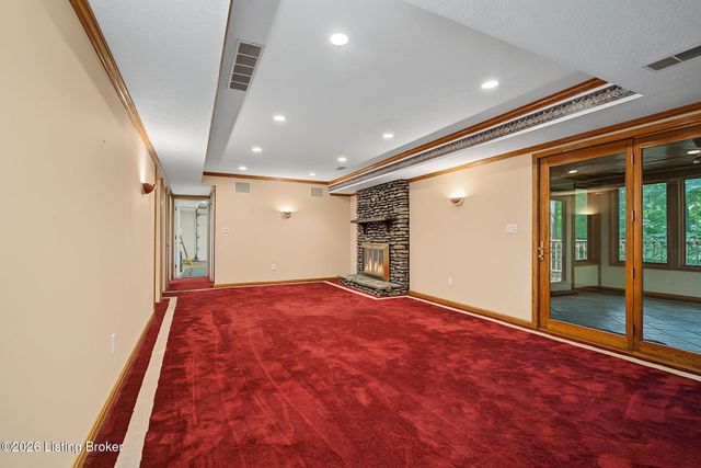 8819 Mountain Brook Dr, Louisville, KY 40272