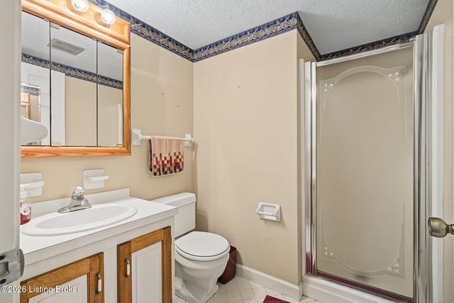 8819 Mountain Brook Dr, Louisville, KY 40272