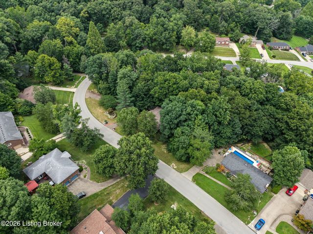 8819 Mountain Brook Dr, Louisville, KY 40272