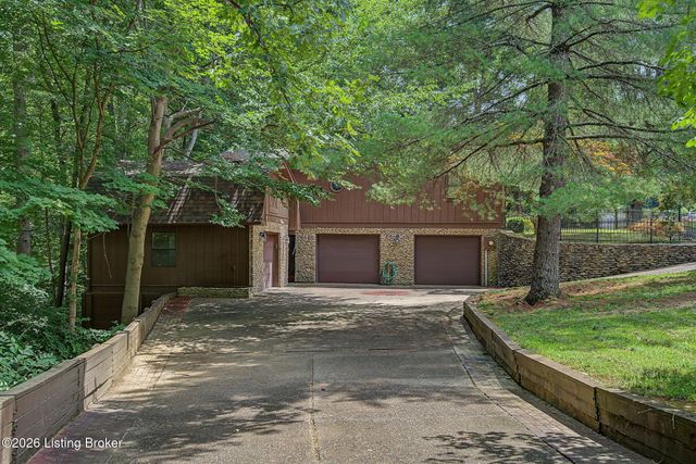 8819 Mountain Brook Dr, Louisville, KY 40272