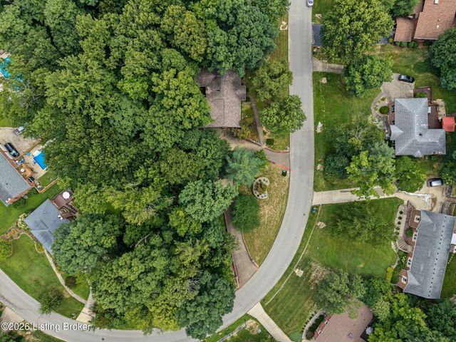 8819 Mountain Brook Dr, Louisville, KY 40272