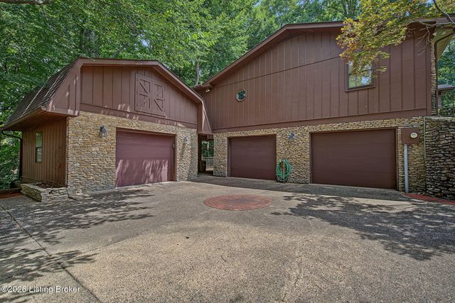 8819 Mountain Brook Dr, Louisville, KY 40272