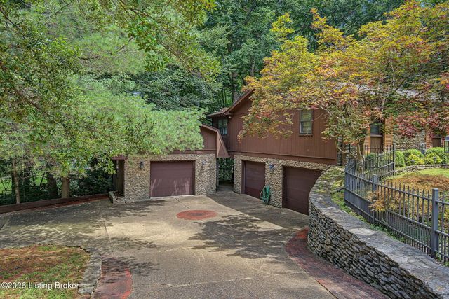 8819 Mountain Brook Dr, Louisville, KY 40272