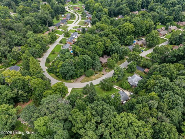 8819 Mountain Brook Dr, Louisville, KY 40272