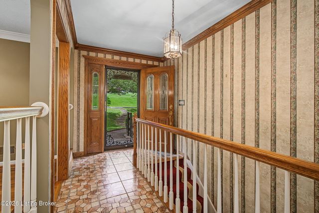 8819 Mountain Brook Dr, Louisville, KY 40272