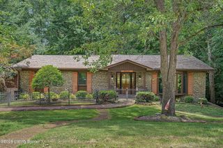 8819 Mountain Brook Dr, Louisville, KY 40272