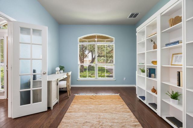 17711 Linkhill DR, Dripping Springs, TX 78620