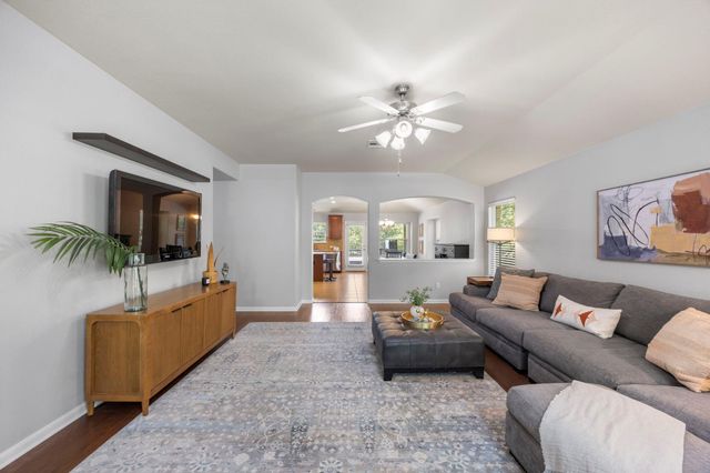 17711 Linkhill DR, Dripping Springs, TX 78620