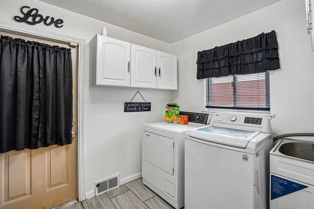 27248 Newport Drive, Warren, MI 48088
