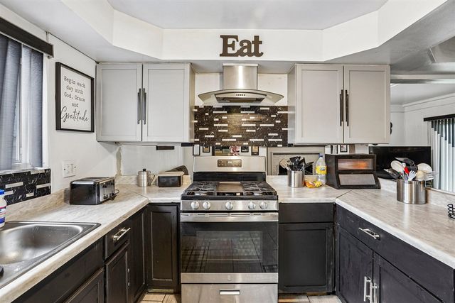 27248 Newport Drive, Warren, MI 48088