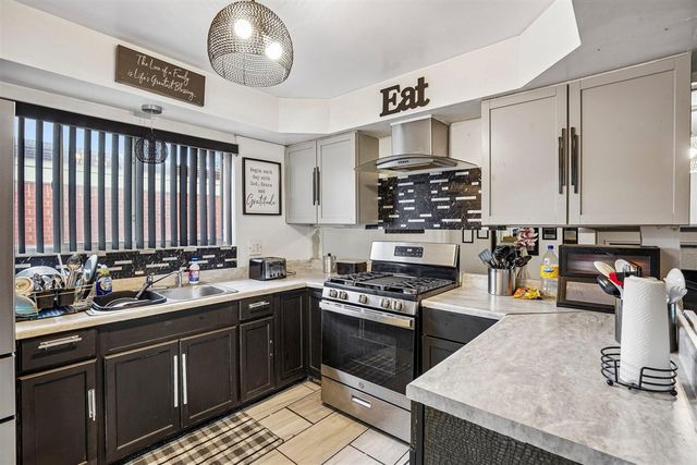 27248 Newport Drive, Warren, MI 48088
