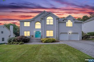 9 Apple Lane, Wayne, NJ 07470