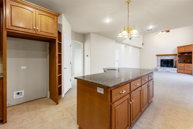 2012 Creekview Drive, Commerce, TX 75428