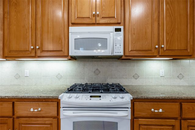 2012 Creekview Drive, Commerce, TX 75428