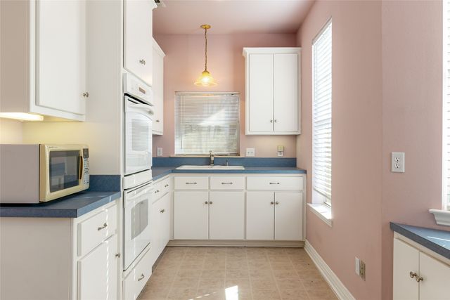 2012 Creekview Drive, Commerce, TX 75428