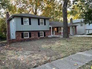 9429 Craig Drive, Overland Park, KS 66212