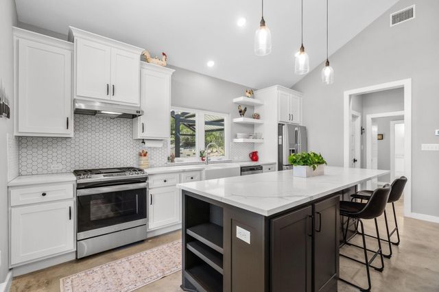 631 Lakeside DR, Wimberley, TX 78676