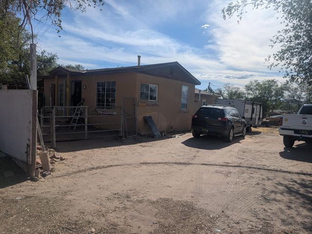 152 N El Cerro Loop, Los Lunas, NM 87031