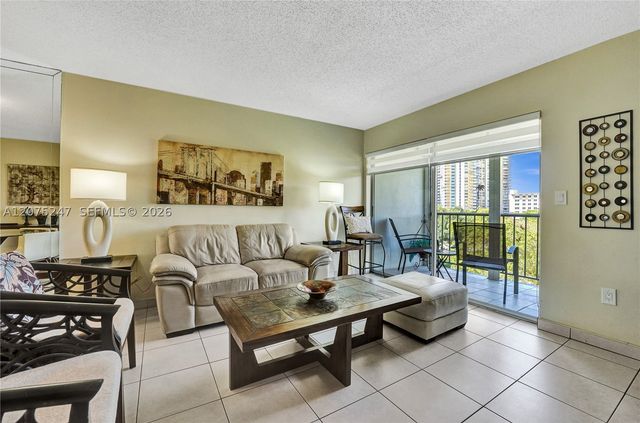 201 178th Dr 403, Sunny Isles Beach, FL 33160