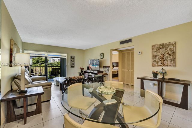 201 178th Dr 403, Sunny Isles Beach, FL 33160