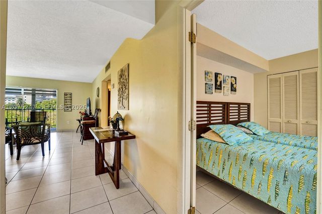 201 178th Dr 403, Sunny Isles Beach, FL 33160