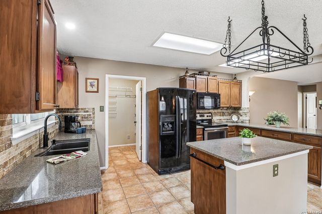 3733 Davenport, Schertz, TX 78154