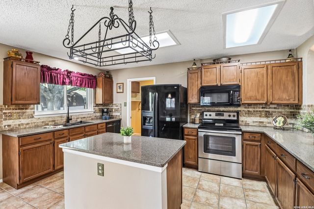 3733 Davenport, Schertz, TX 78154