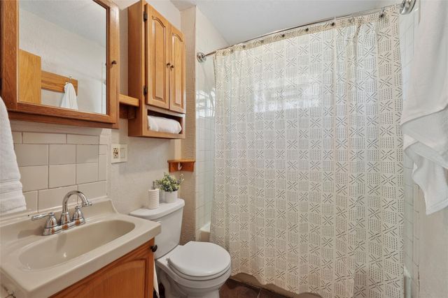 6465 NW 56th Street, Johnston, IA 50131