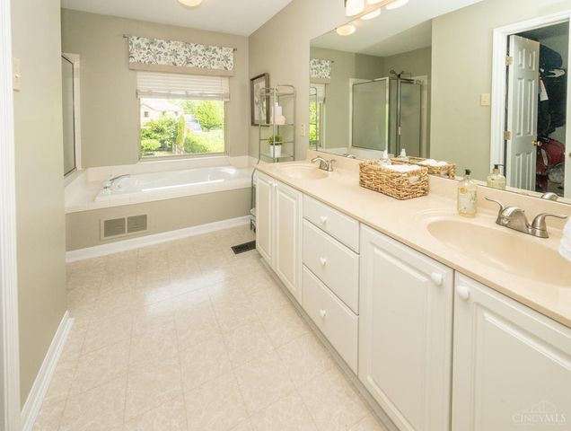 5601 Autumn Wynd Lane, Miami Twp, OH 45150