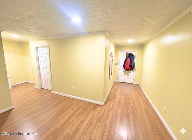 500 Inverness Ave, Louisville, KY 40214