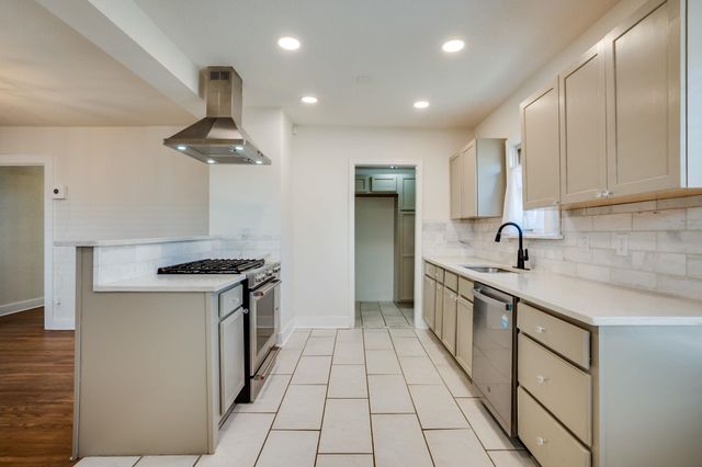 353 N Oliver Ave, Wichita, KS 67208