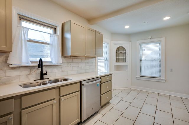 353 N Oliver Ave, Wichita, KS 67208