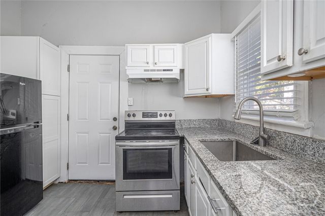 302 E 35th Street, Savannah, GA 31401