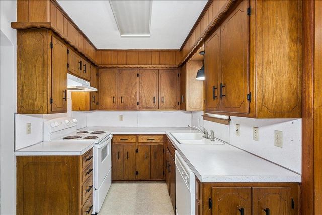 4041 E Bellaire St, Wichita, KS 67218