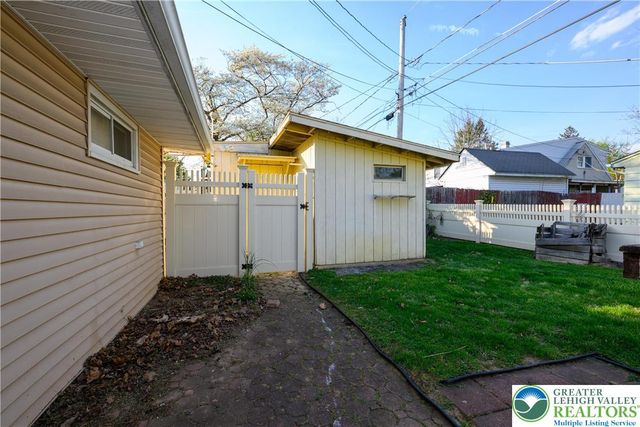2114 Fireside Drive, Bethlehem City, PA 18018