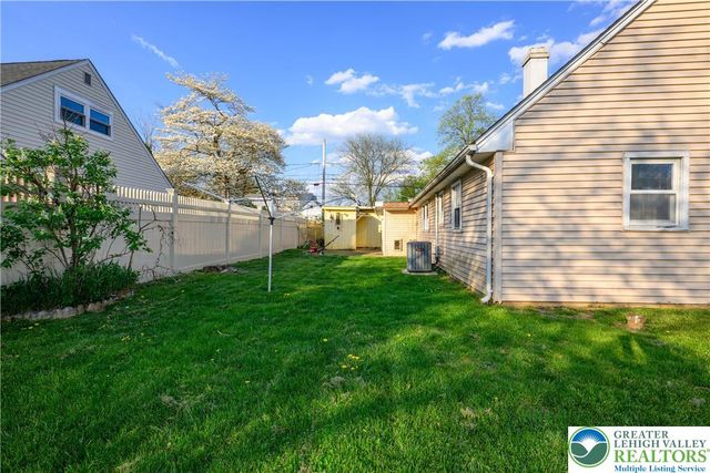 2114 Fireside Drive, Bethlehem City, PA 18018