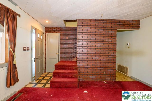 2114 Fireside Drive, Bethlehem City, PA 18018