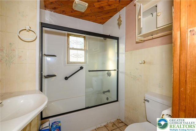 2114 Fireside Drive, Bethlehem City, PA 18018