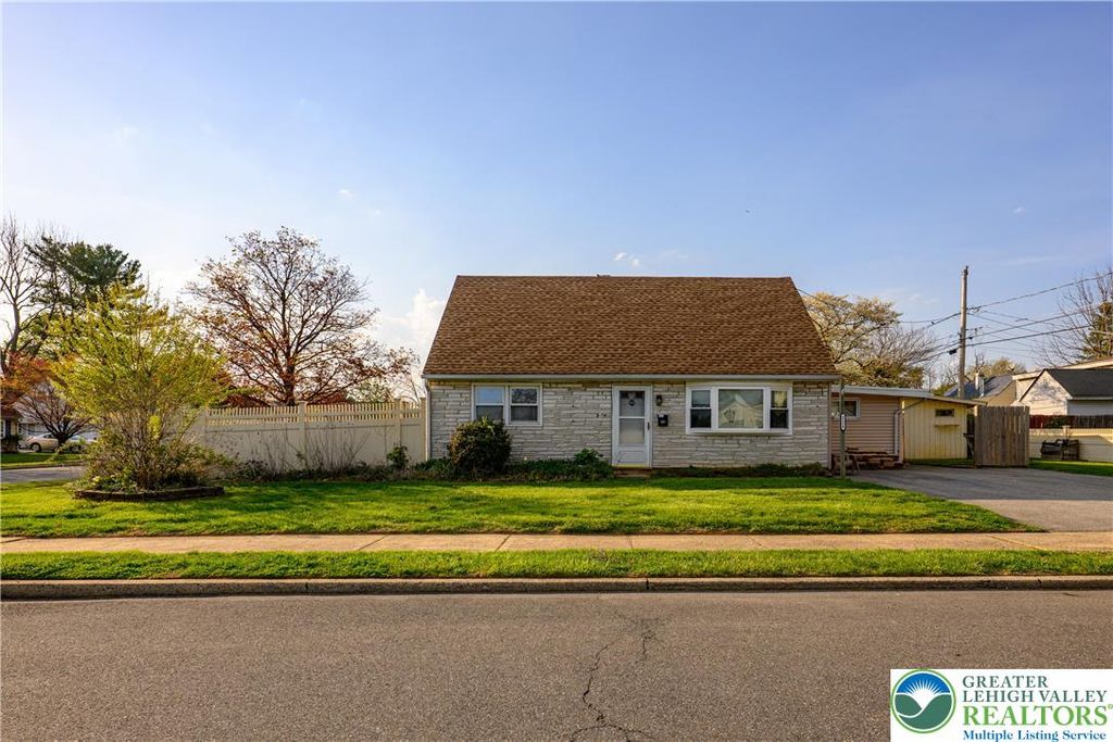 2114 Fireside Drive, Bethlehem City, PA 18018