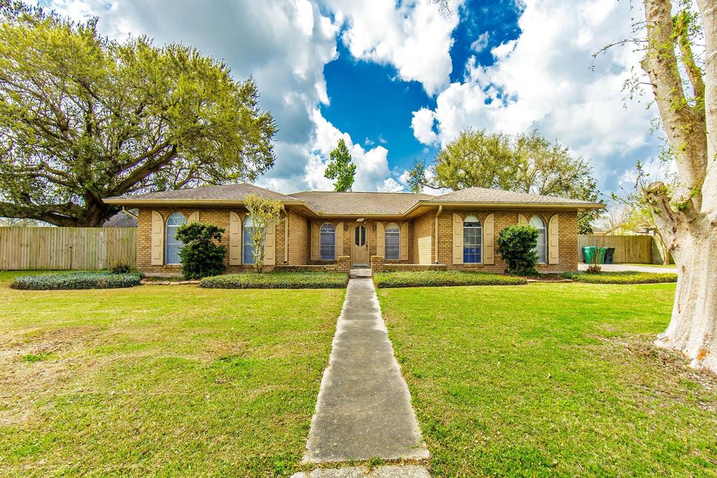 202 South Hidalgo Lane, Thibodaux, LA 70301