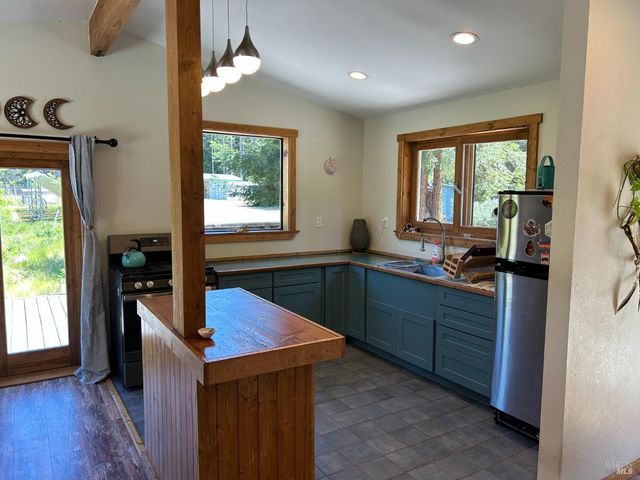 34620 Eureka Hill Rd, Point Arena, CA 95468