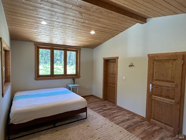 34620 Eureka Hill Rd, Point Arena, CA 95468