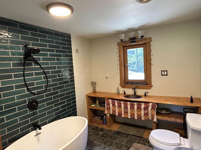 34620 Eureka Hill Rd, Point Arena, CA 95468