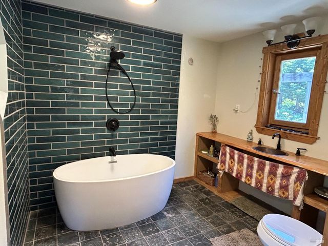 34620 Eureka Hill Rd, Point Arena, CA 95468