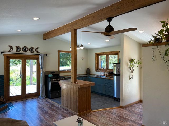 34620 Eureka Hill Rd, Point Arena, CA 95468